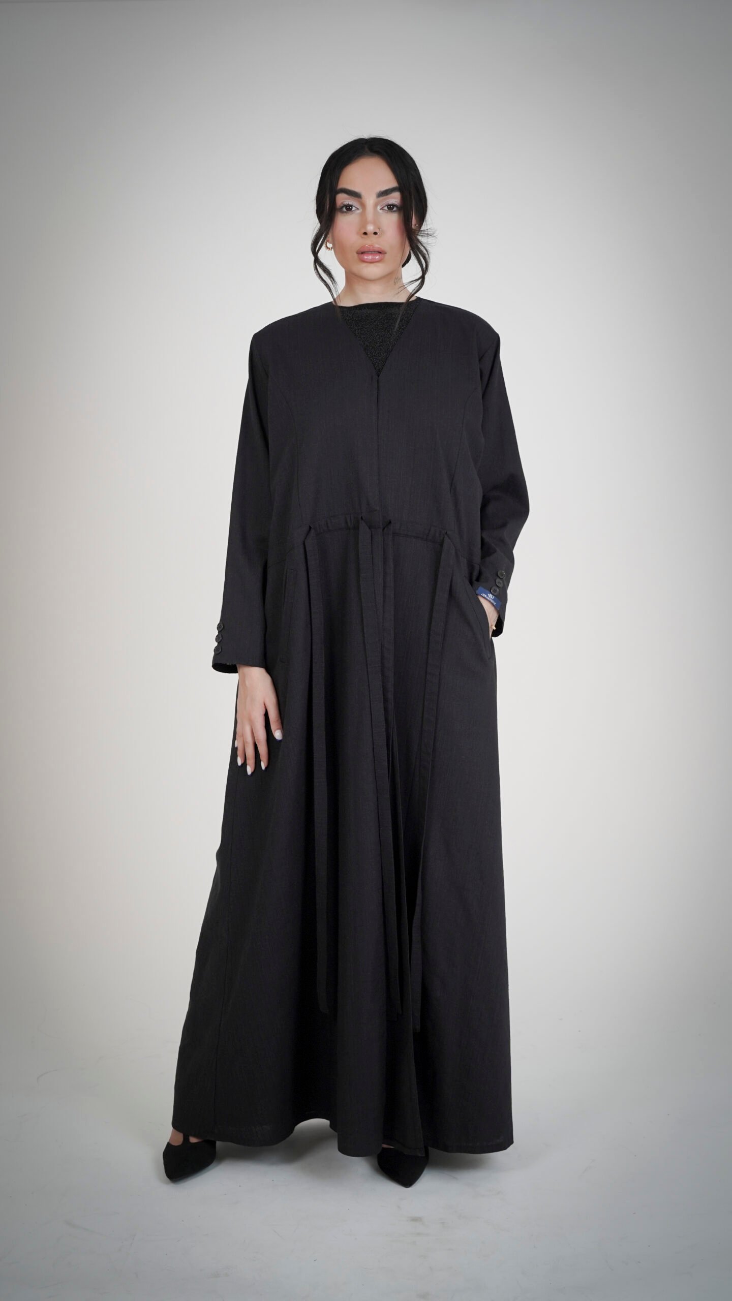 عبايه ساده سوداء