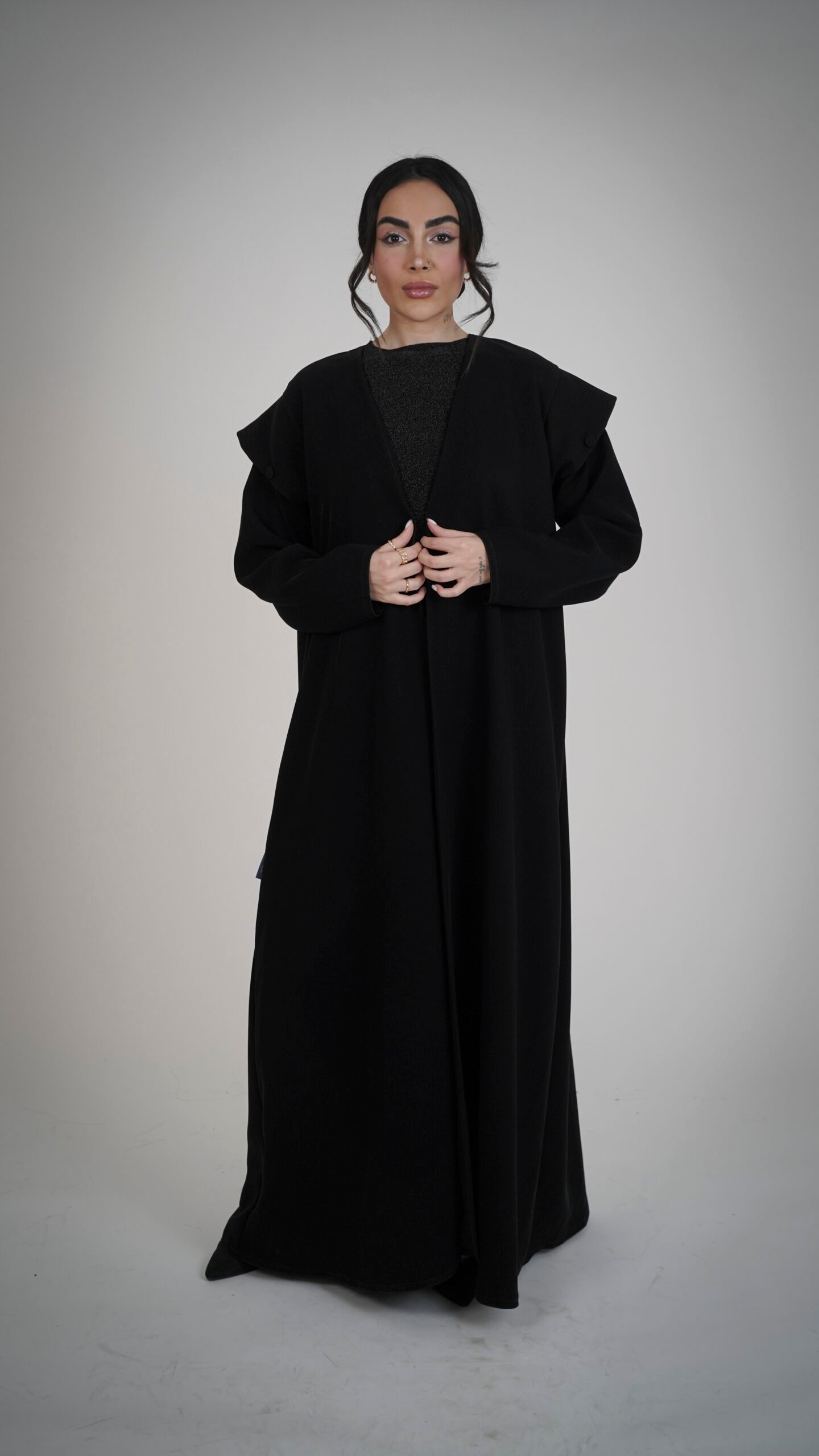 عباية اسود سادة